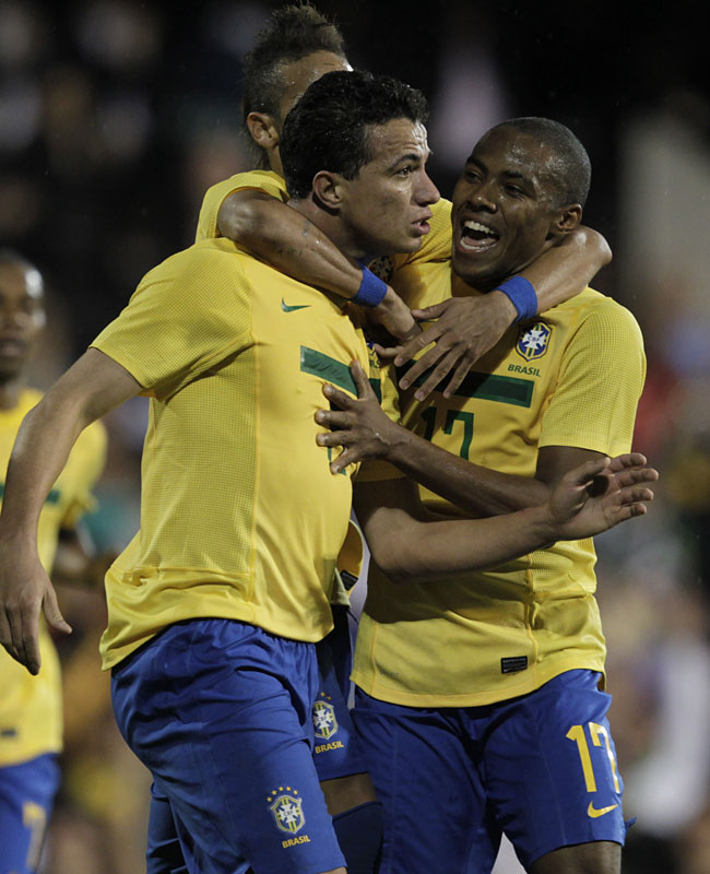 Leandro Damiao comemora seu gol contra Gana, 05 de Setembro de 2011 (foto: MOWA PRESS)