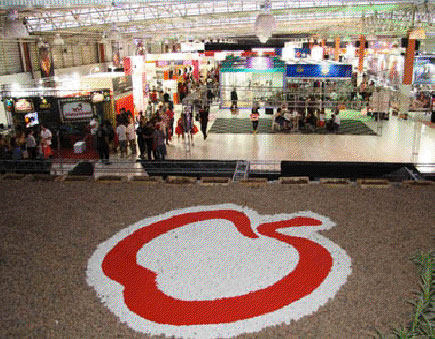 Vista geral do pavilhão e corredores lotados da 18ª edição da Erótika Fair, que recebeu 20.000 visitantes (foto: divulgação) Vista geral do pavilhão e corredores lotados da 18ª edição da Erótika Fair, que recebeu 20.000 visitantes (foto: divulgação)