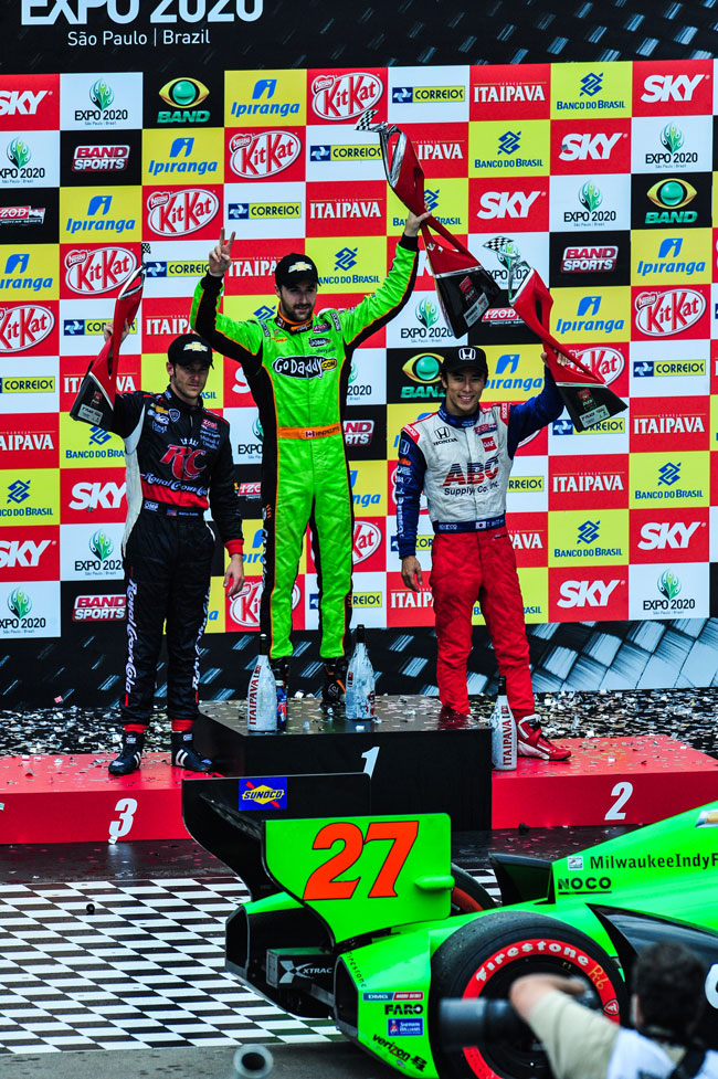 Fórmula Indy 2013: Hinchcliffe vence na última curva